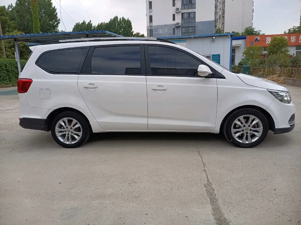 2019 BaoJun 730 1.5L 105HP L4 6MT,autocango,china used car exporter,china ev exporter,chinese used car exporter,chinese used ev exporter