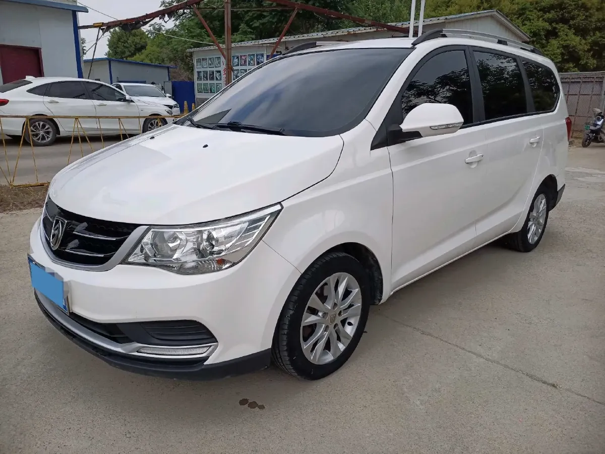 2019 BaoJun 730 1.5L 105HP L4 6MT,autocango,china used car exporter,china ev exporter,chinese used car exporter,chinese used ev exporter