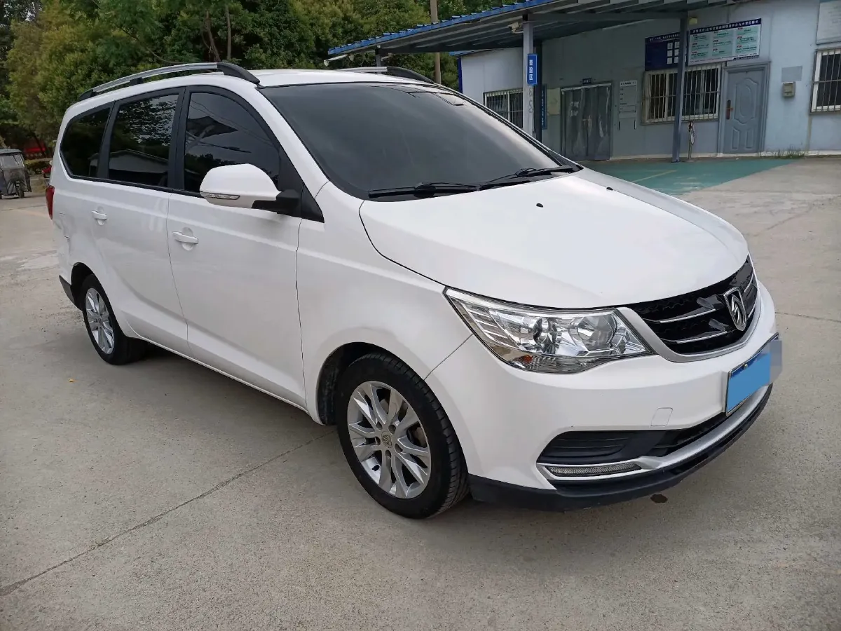 2019 BaoJun 730 1.5L 105HP L4 6MT,autocango,china used car exporter,china ev exporter,chinese used car exporter,chinese used ev exporter