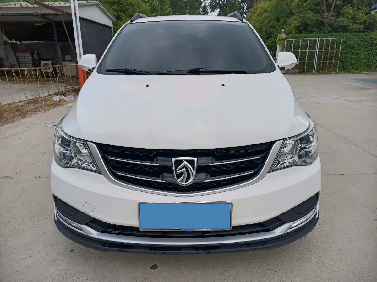 2019 BaoJun 730 1.5L 105HP L4 6MT,autocango,china used car exporter,china ev exporter,chinese used car exporter,chinese used ev exporter