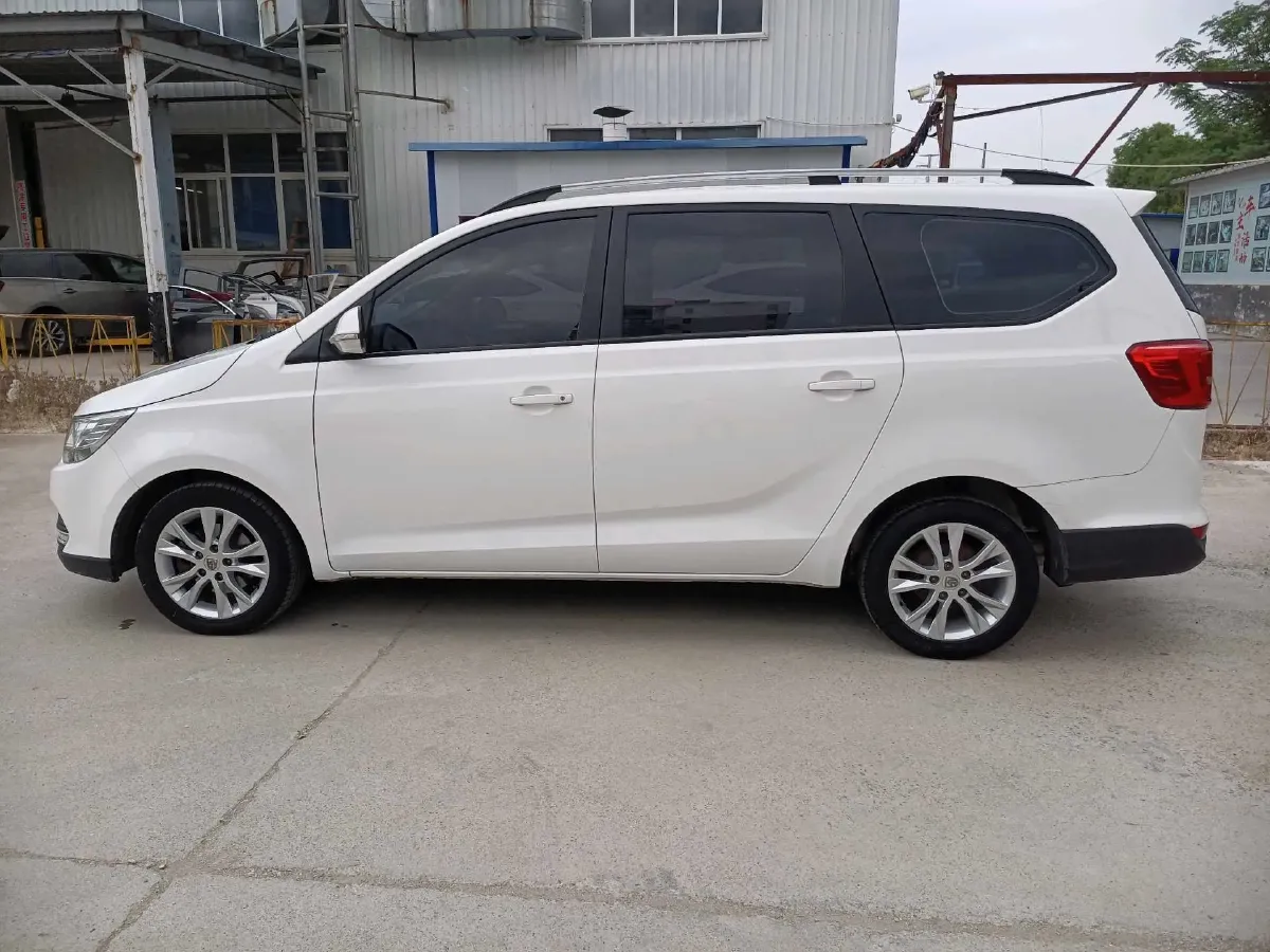 2019 BaoJun 730 1.5L 105HP L4 6MT,autocango,china used car exporter,china ev exporter,chinese used car exporter,chinese used ev exporter