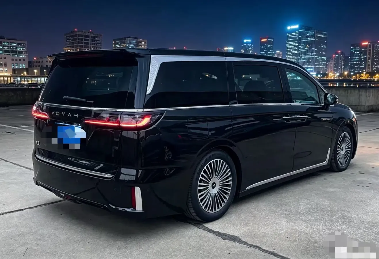 2025 Voyah Dream 1.5T 150HP L4 PHEV 41.7KWH,autocango,china used car exporter,china ev exporter,chinese used car exporter,chinese used ev exporter