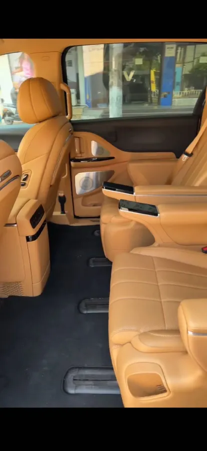 2025 Voyah Dream 1.5T 150HP L4 PHEV 41.7KWH,autocango,china used car exporter,china ev exporter,chinese used car exporter,chinese used ev exporter