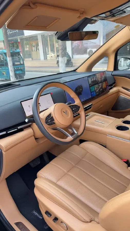 2025 Voyah Dream 1.5T 150HP L4 PHEV 41.7KWH,autocango,china used car exporter,china ev exporter,chinese used car exporter,chinese used ev exporter