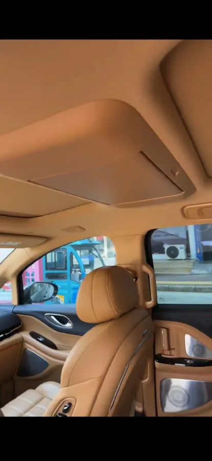 2025 Voyah Dream 1.5T 150HP L4 PHEV 41.7KWH,autocango,china used car exporter,china ev exporter,chinese used car exporter,chinese used ev exporter