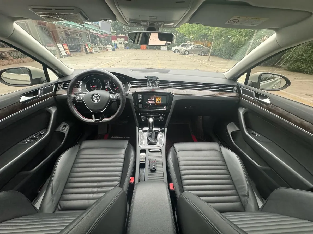 2019 Volkswagen Magotan 2.0T 186HP L4 7DCT,autocango,china used car exporter,china ev exporter,chinese used car exporter,chinese used ev exporter