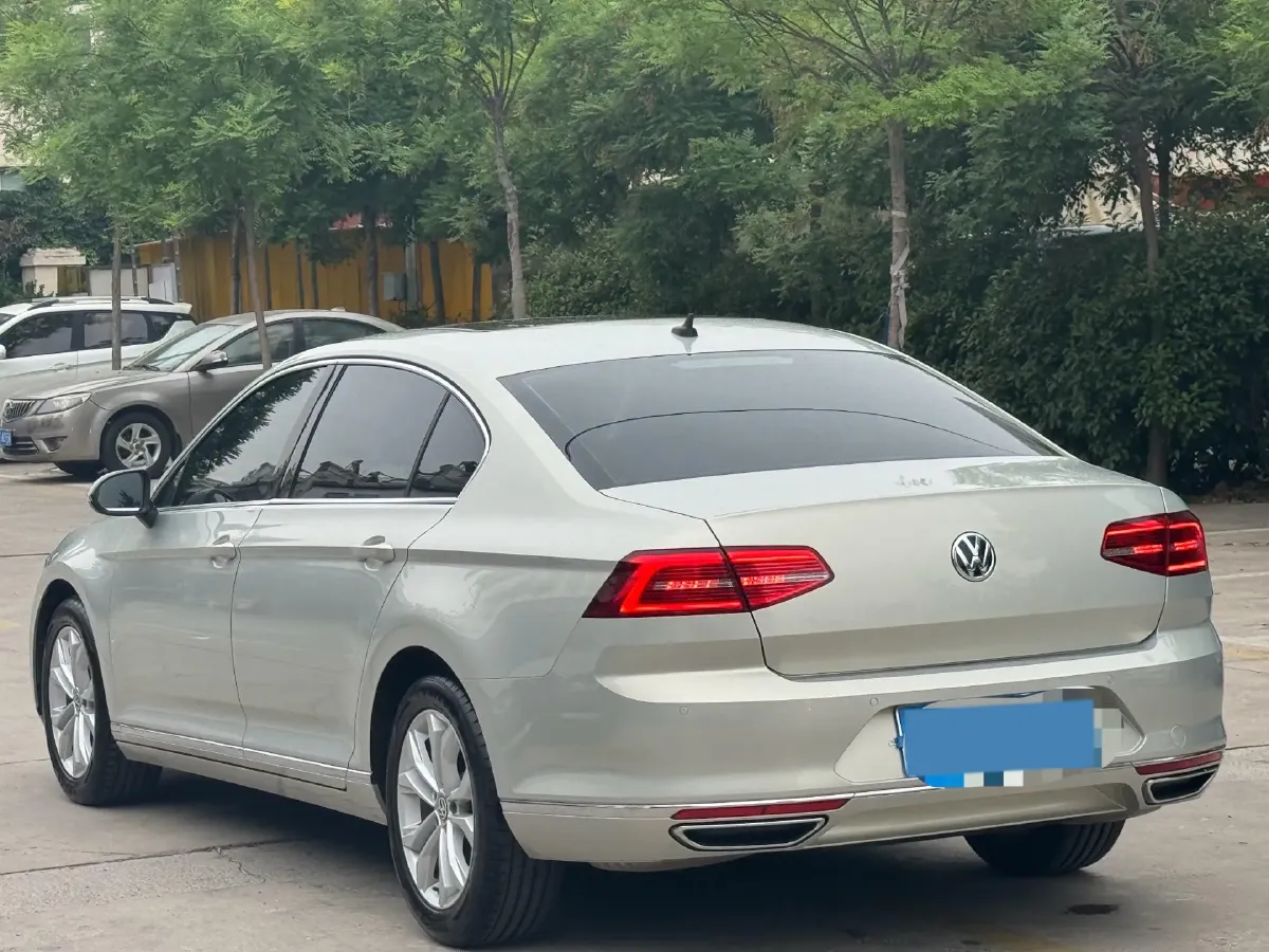 2019 Volkswagen Magotan 2.0T 186HP L4 7DCT,autocango,china used car exporter,china ev exporter,chinese used car exporter,chinese used ev exporter