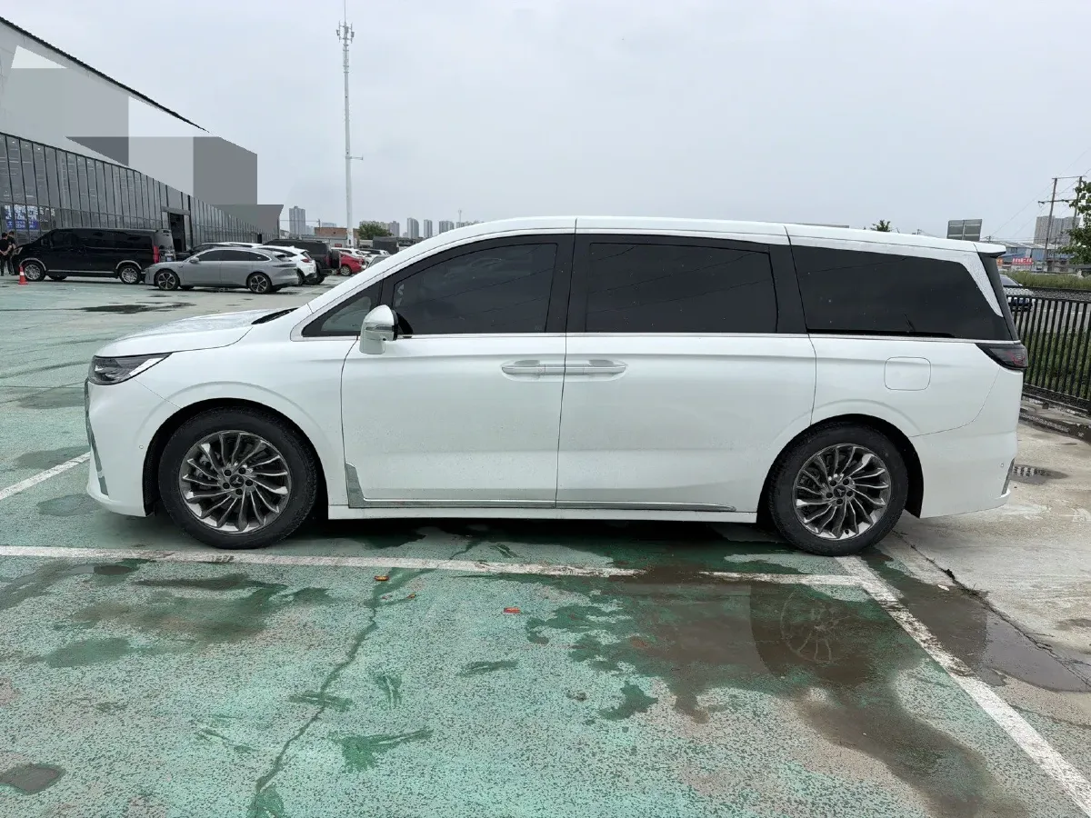 2024 Voyah Dream 1.5T 150HP L4 PHEV 43KWH,autocango,china used car exporter,china ev exporter,chinese used car exporter,chinese used ev exporter
