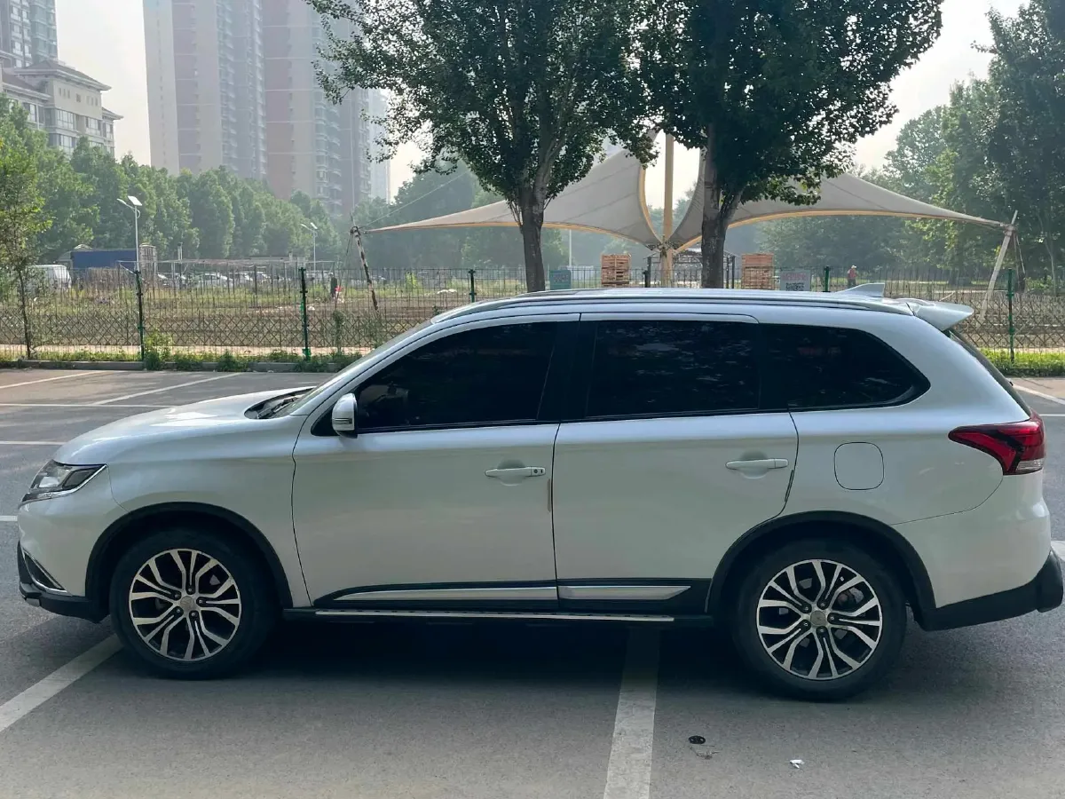 2018 Mitsubishi Outlander 2.0L 166HP L4 CVT,autocango,china used car exporter,china ev exporter,chinese used car exporter,chinese used ev exporter