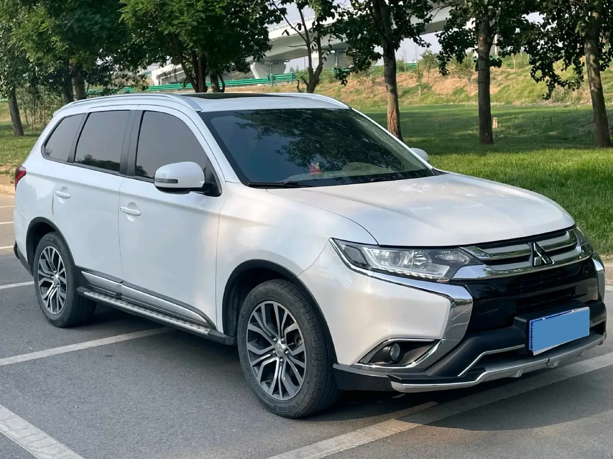 2018 Mitsubishi Outlander 2.0L 166HP L4 CVT,autocango,china used car exporter,china ev exporter,chinese used car exporter,chinese used ev exporter