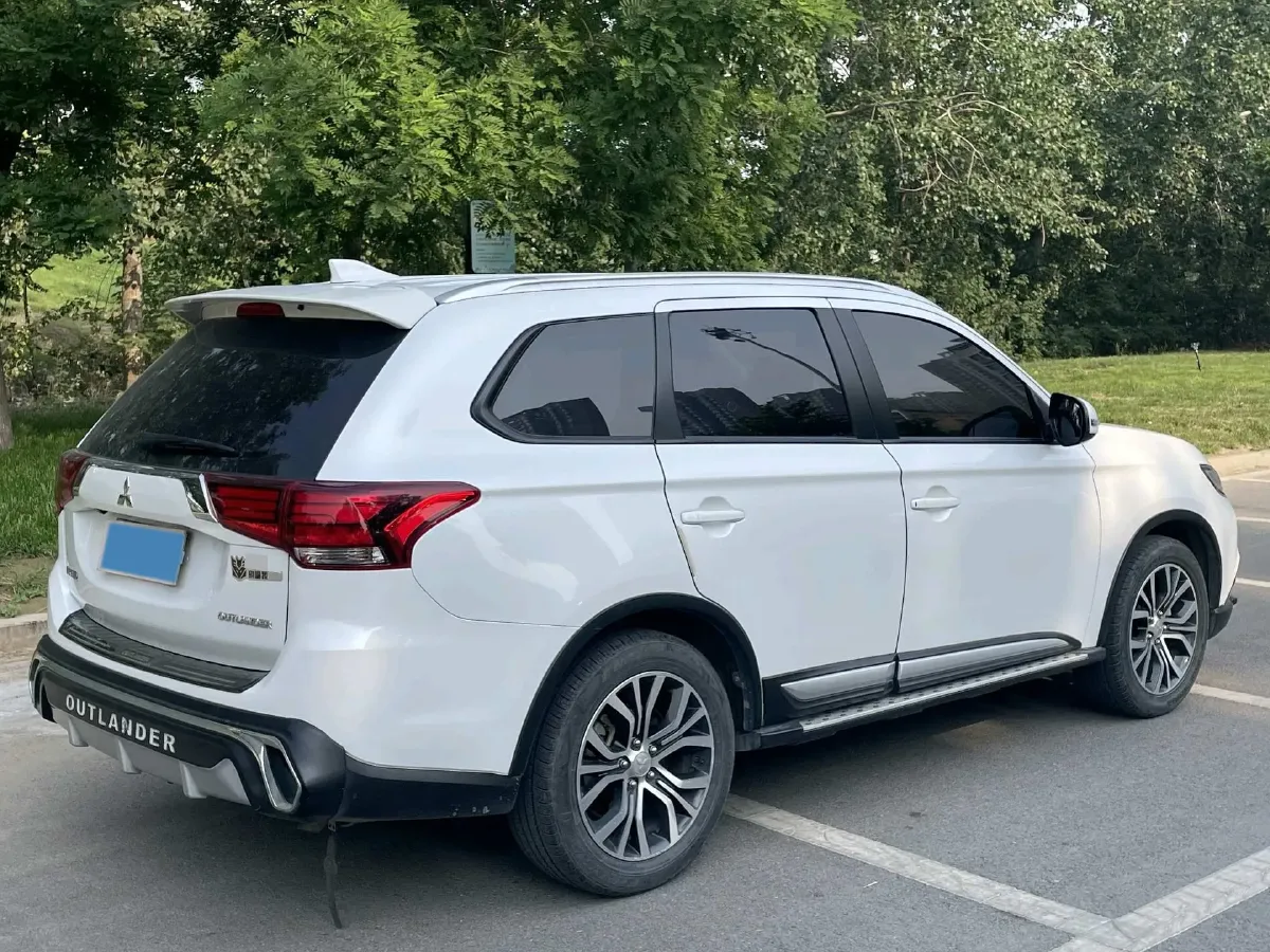 2018 Mitsubishi Outlander 2.0L 166HP L4 CVT,autocango,china used car exporter,china ev exporter,chinese used car exporter,chinese used ev exporter