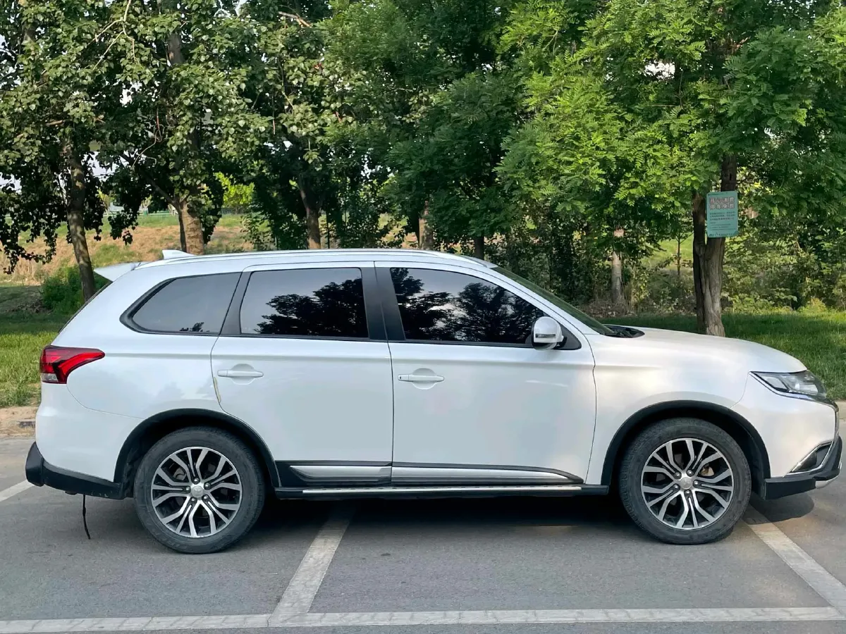 2018 Mitsubishi Outlander 2.0L 166HP L4 CVT,autocango,china used car exporter,china ev exporter,chinese used car exporter,chinese used ev exporter