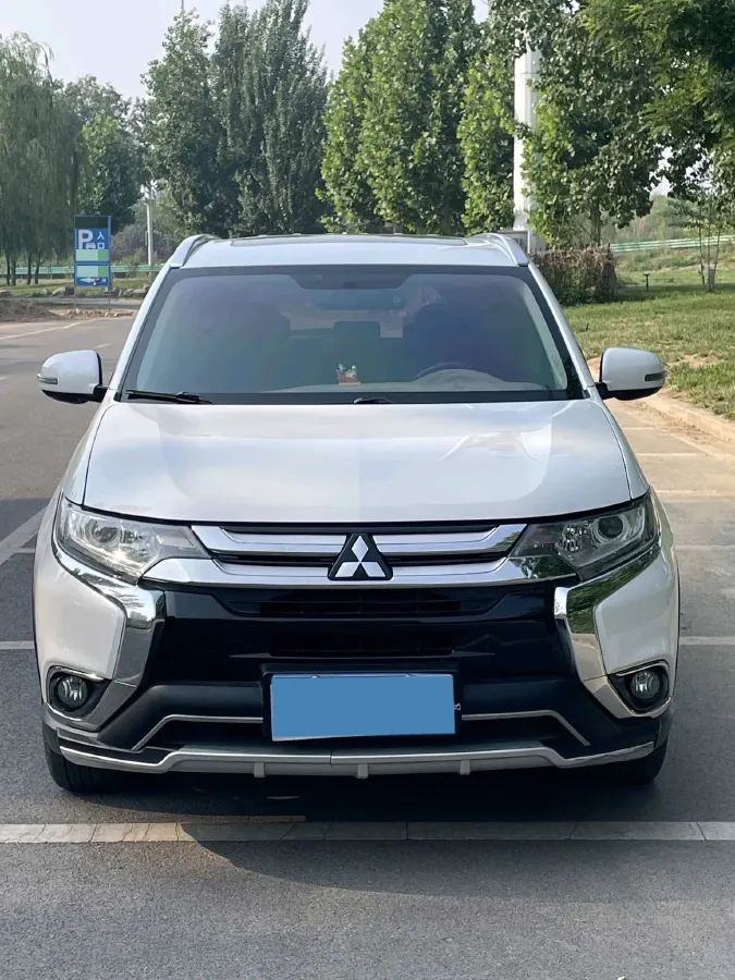2018 Mitsubishi Outlander 2.0L 166HP L4 CVT,autocango,china used car exporter,china ev exporter,chinese used car exporter,chinese used ev exporter