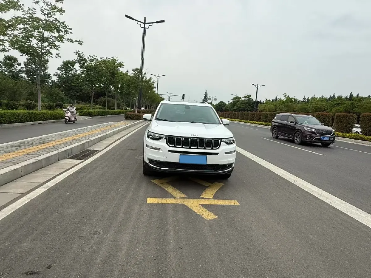 2018 Jeep Grand Commander 2.0T 265HP L4 9AT,autocango,china used car exporter,china ev exporter,chinese used car exporter,chinese used ev exporter