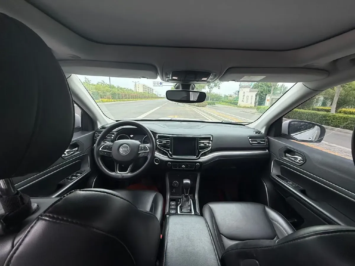 2018 Jeep Grand Commander 2.0T 265HP L4 9AT,autocango,china used car exporter,china ev exporter,chinese used car exporter,chinese used ev exporter