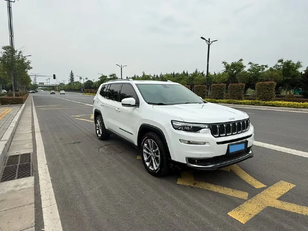 2018 Jeep Grand Commander 2.0T 265HP L4 9AT,autocango,china used car exporter,china ev exporter,chinese used car exporter,chinese used ev exporter
