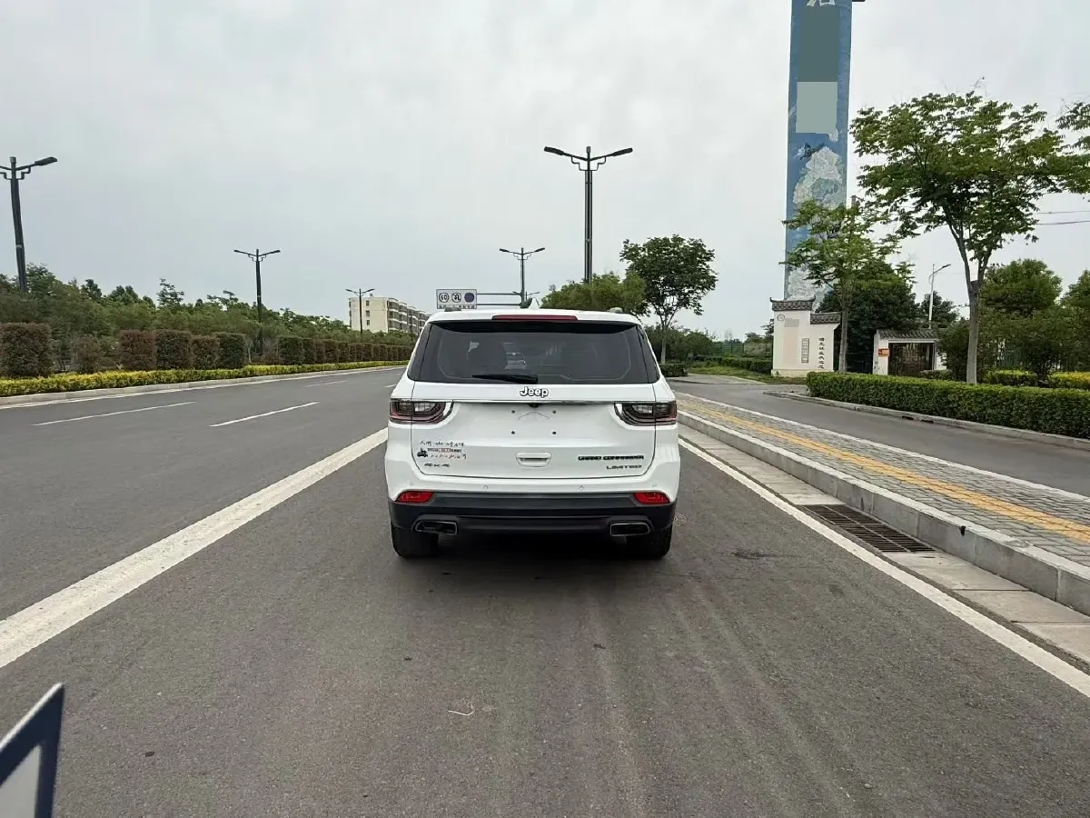 2018 Jeep Grand Commander 2.0T 265HP L4 9AT,autocango,china used car exporter,china ev exporter,chinese used car exporter,chinese used ev exporter