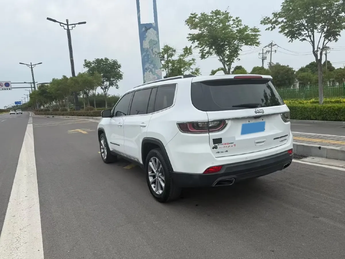 2018 Jeep Grand Commander 2.0T 265HP L4 9AT,autocango,china used car exporter,china ev exporter,chinese used car exporter,chinese used ev exporter