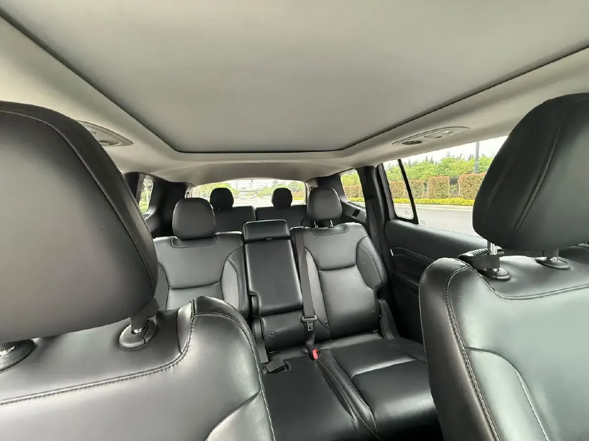 2018 Jeep Grand Commander 2.0T 265HP L4 9AT,autocango,china used car exporter,china ev exporter,chinese used car exporter,chinese used ev exporter