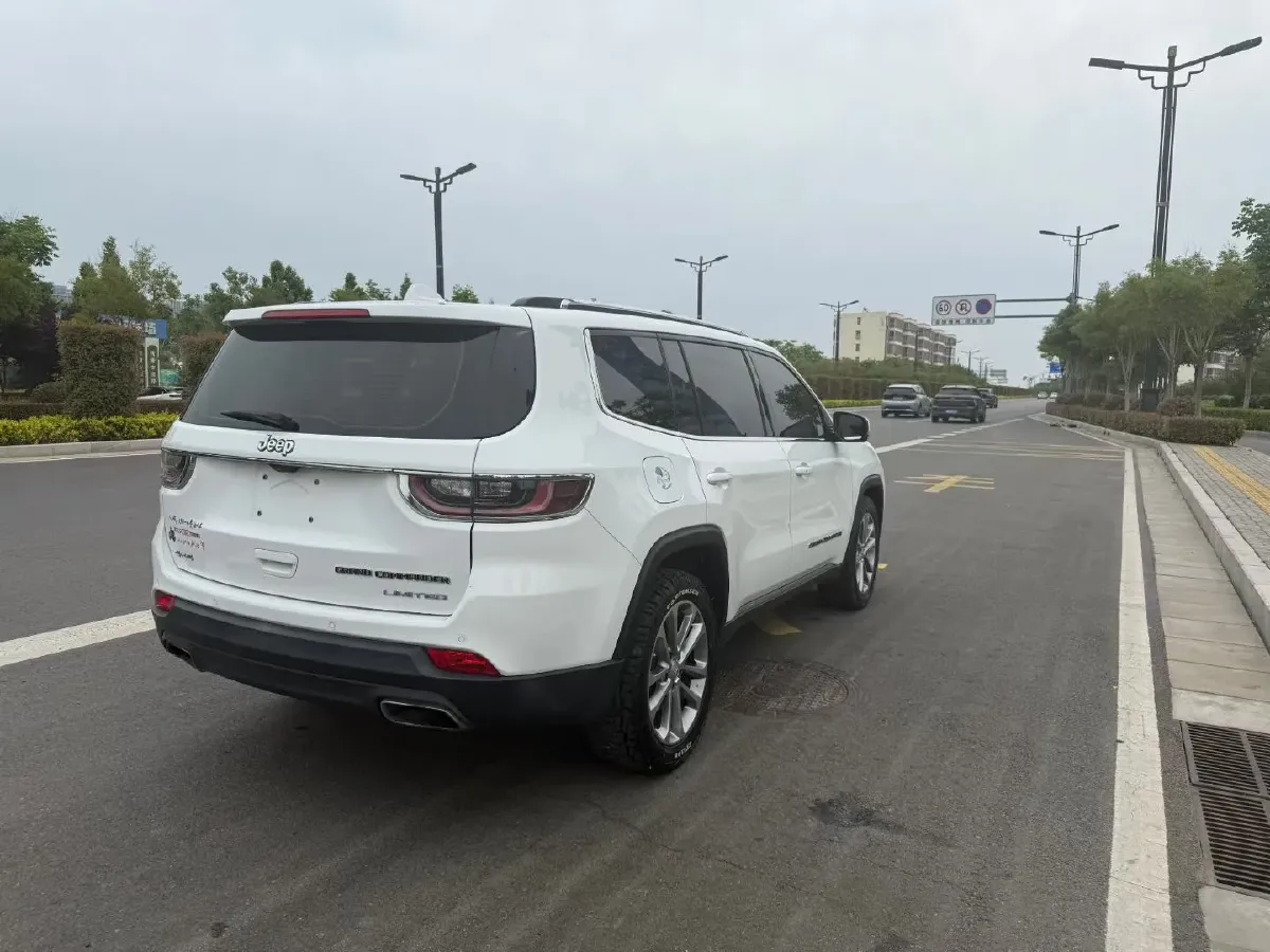 2018 Jeep Grand Commander 2.0T 265HP L4 9AT,autocango,china used car exporter,china ev exporter,chinese used car exporter,chinese used ev exporter