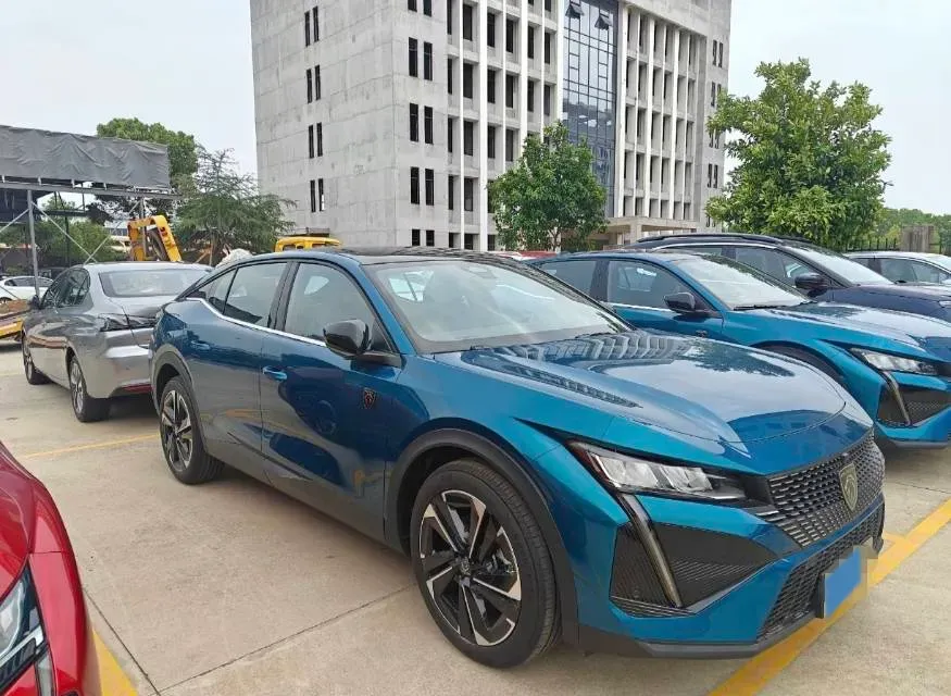 2023 Peugeot 408X 1.6T 175HP L4 8AT,autocango,china used car exporter,china ev exporter,chinese used car exporter,chinese used ev exporter