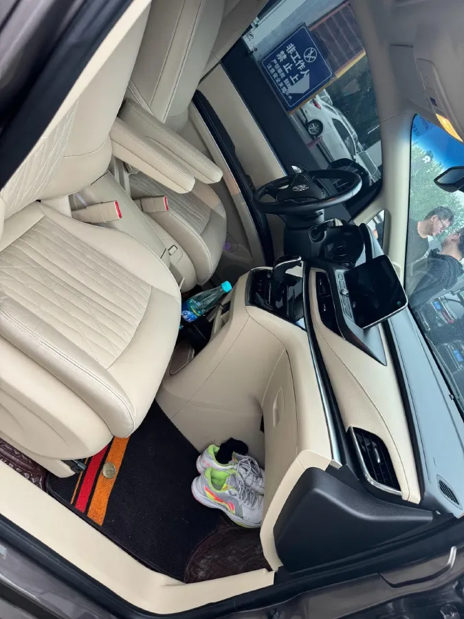 2023 Buick GL8 2.0T 237HP L4 9AT,autocango,china used car exporter,china ev exporter,chinese used car exporter,chinese used ev exporter