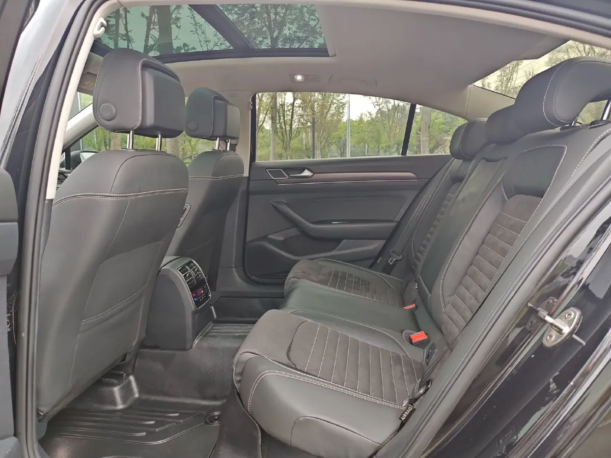 2020 Volkswagen Magotan 2.0T 186HP L4 7DCT,autocango,china used car exporter,china ev exporter,chinese used car exporter,chinese used ev exporter