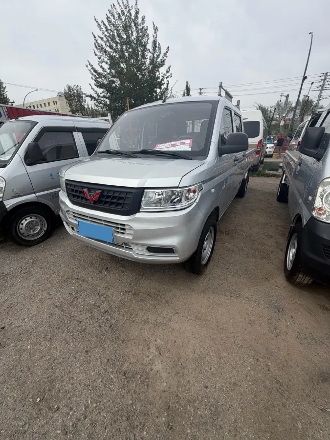 2023 WuLing RongGuang New Truck 1.5L 102HP L4 5MT,autocango,china used car exporter,china ev exporter,chinese used car exporter,chinese used ev exporter
