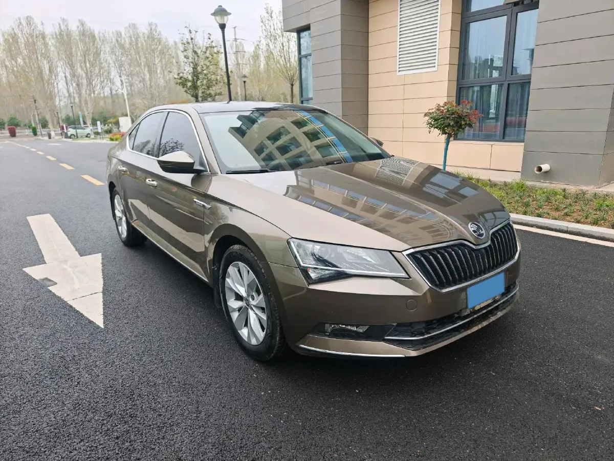 2018 Skoda Superb 1.8T 180HP L4 7DCT,autocango,china used car exporter,china ev exporter,chinese used car exporter,chinese used ev exporter