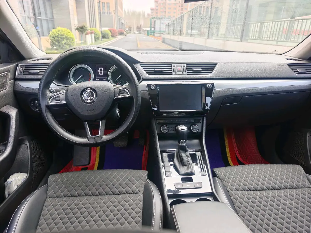 2018 Skoda Superb 1.8T 180HP L4 7DCT,autocango,china used car exporter,china ev exporter,chinese used car exporter,chinese used ev exporter