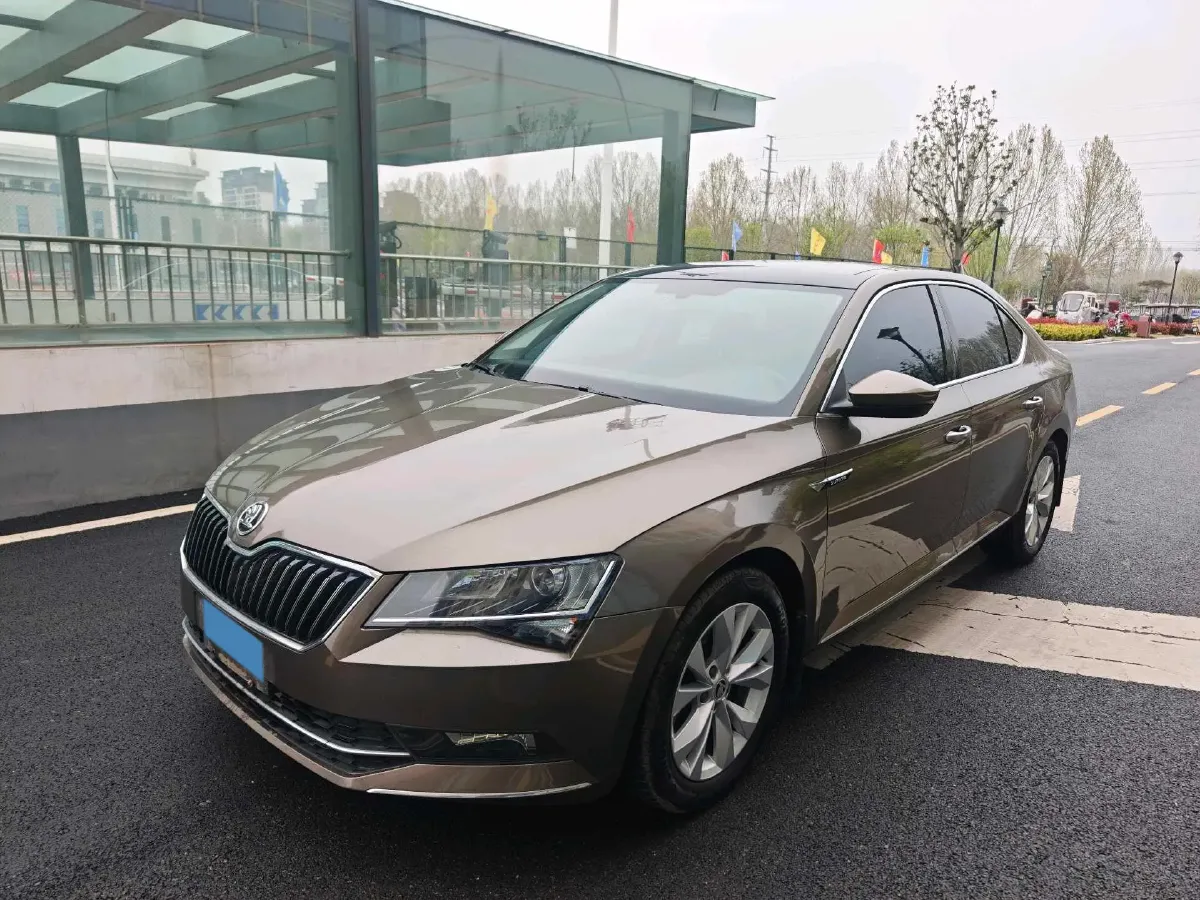 2018 Skoda Superb 1.8T 180HP L4 7DCT,autocango,china used car exporter,china ev exporter,chinese used car exporter,chinese used ev exporter