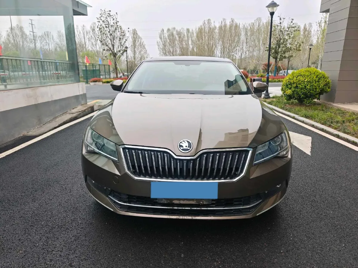 2018 Skoda Superb 1.8T 180HP L4 7DCT,autocango,china used car exporter,china ev exporter,chinese used car exporter,chinese used ev exporter