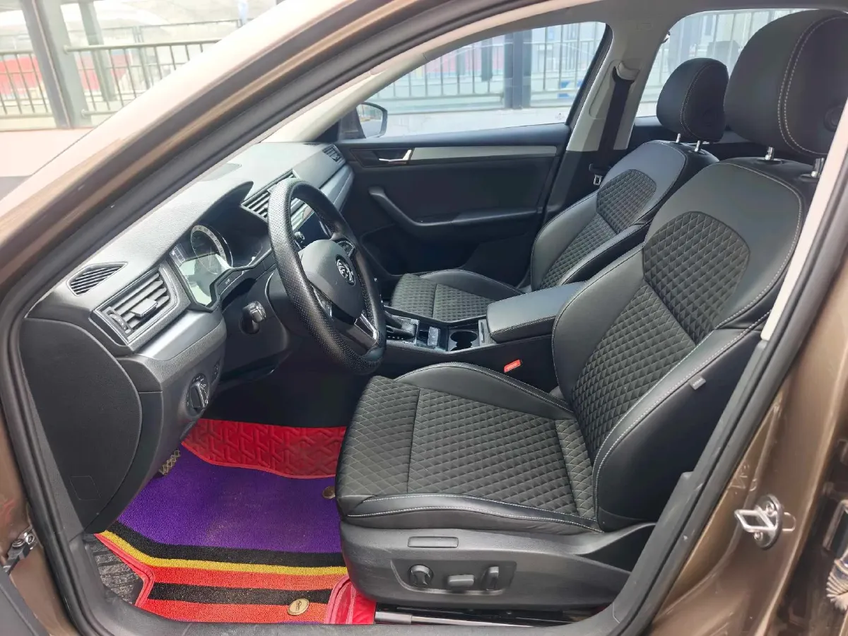 2018 Skoda Superb 1.8T 180HP L4 7DCT,autocango,china used car exporter,china ev exporter,chinese used car exporter,chinese used ev exporter