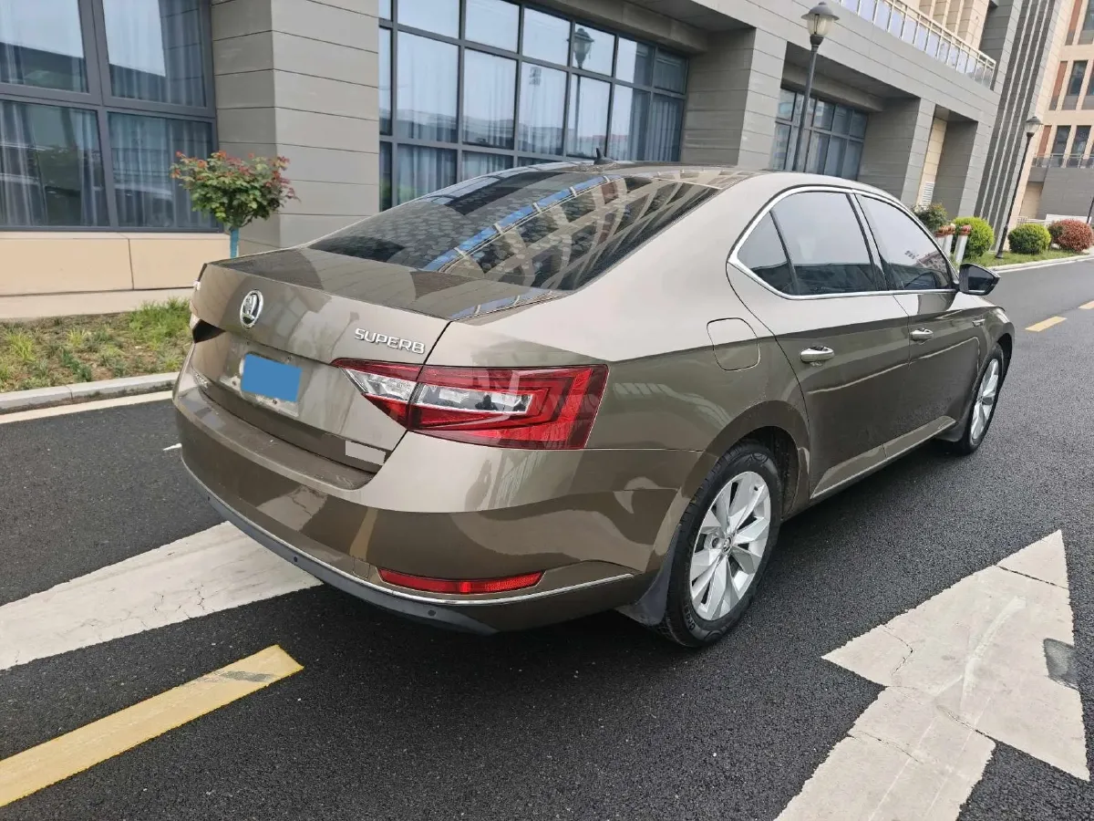 2018 Skoda Superb 1.8T 180HP L4 7DCT,autocango,china used car exporter,china ev exporter,chinese used car exporter,chinese used ev exporter