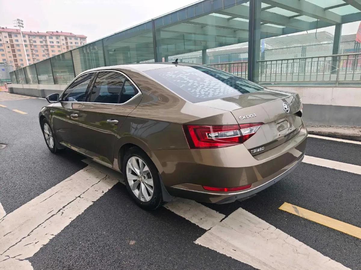 2018 Skoda Superb 1.8T 180HP L4 7DCT,autocango,china used car exporter,china ev exporter,chinese used car exporter,chinese used ev exporter