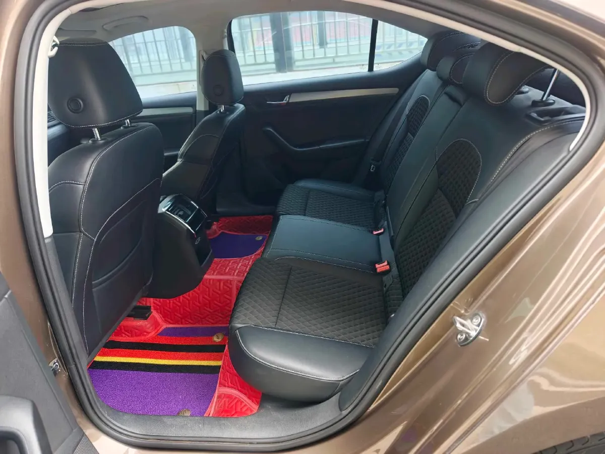 2018 Skoda Superb 1.8T 180HP L4 7DCT,autocango,china used car exporter,china ev exporter,chinese used car exporter,chinese used ev exporter