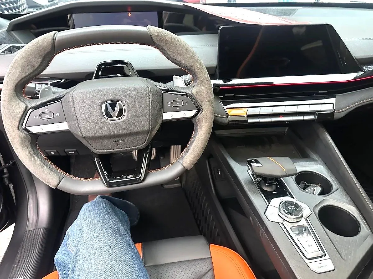 2024 ChangAn UNI-V 1.5T 188HP L4 7DCT,autocango,china used car exporter,china ev exporter,chinese used car exporter,chinese used ev exporter