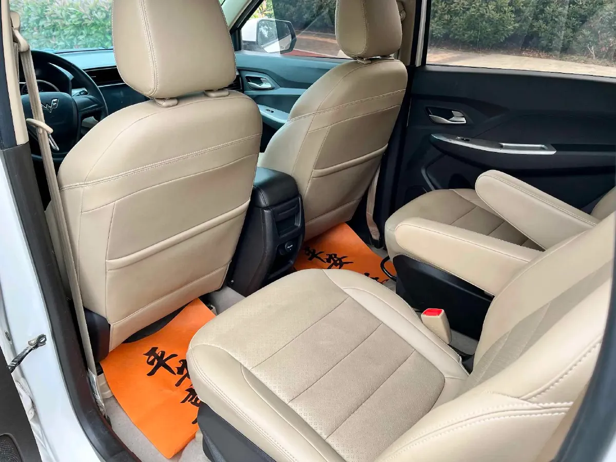 2019 WuLing HongGuang 1.5L 99HP L4 6MT,autocango,china used car exporter,china ev exporter,chinese used car exporter,chinese used ev exporter
