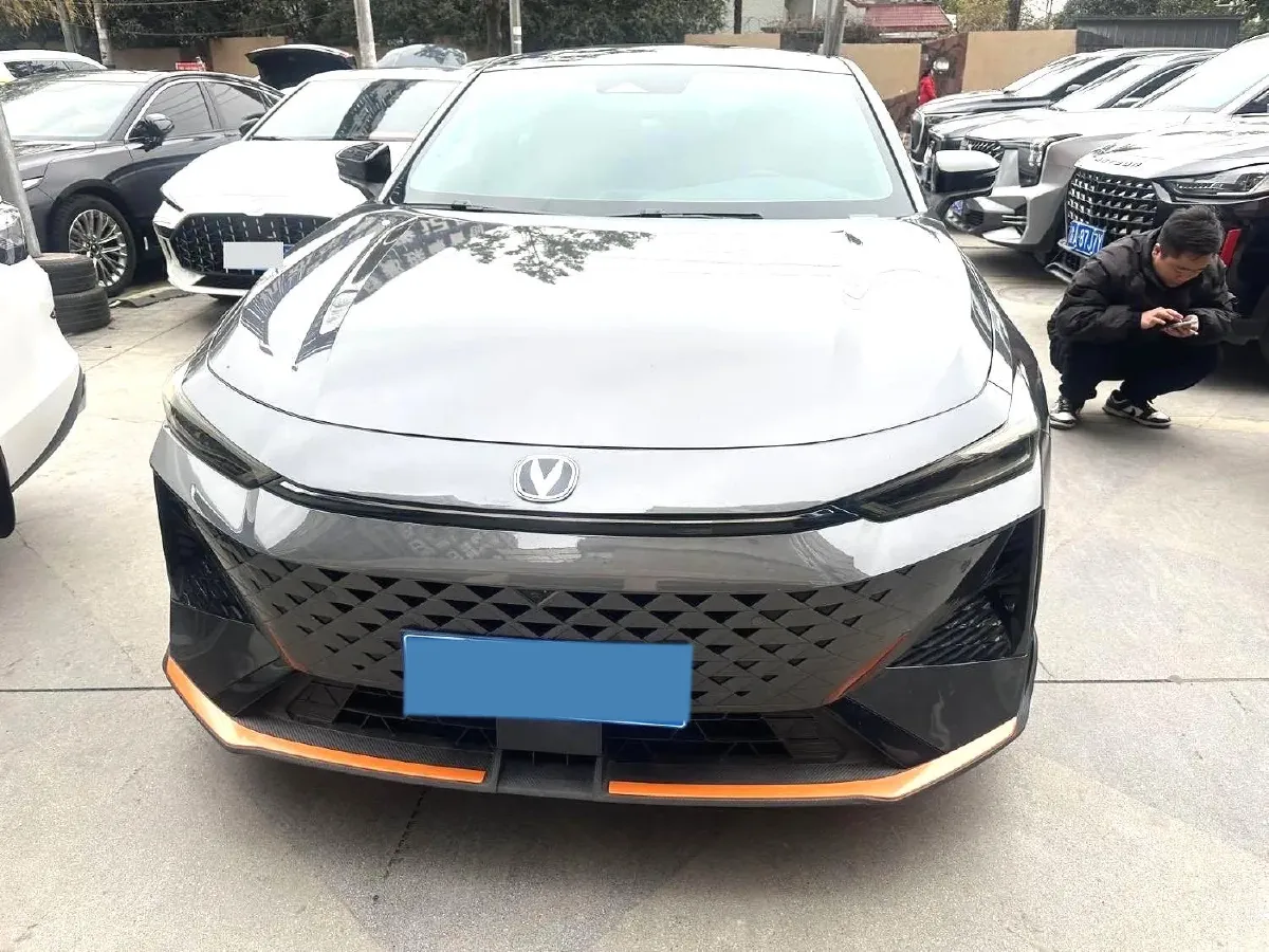 2024 ChangAn UNI-V 1.5T 188HP L4 7DCT,autocango,china used car exporter,china ev exporter,chinese used car exporter,chinese used ev exporter
