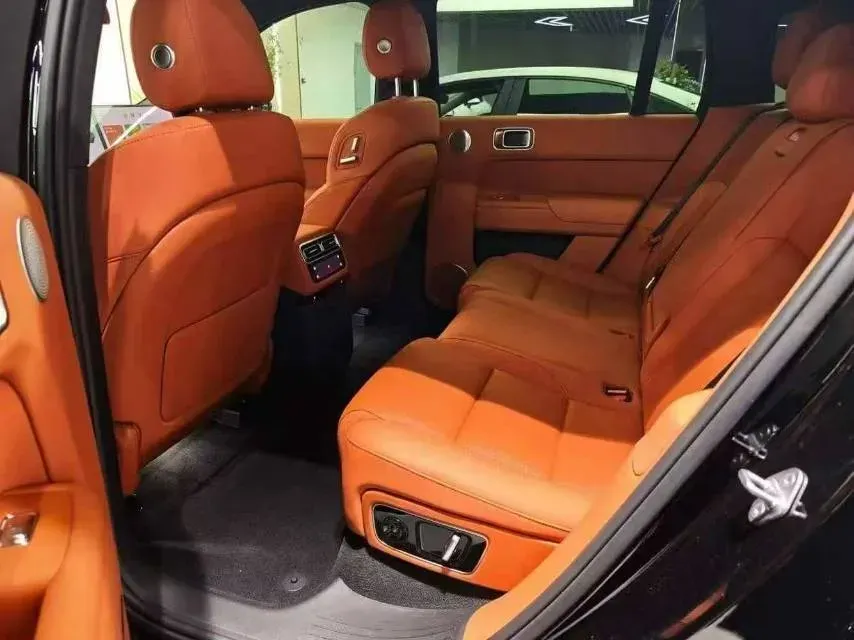 2024 Li L8 Range Extended 154HP REEV 42.8KWH,autocango,china used car exporter,china ev exporter,chinese used car exporter,chinese used ev exporter