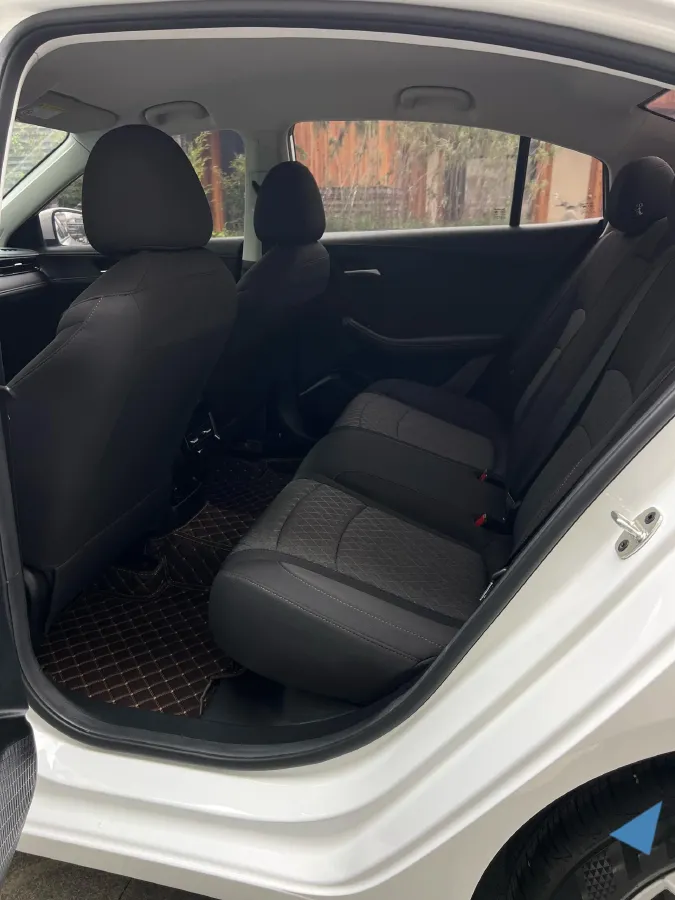 2023 Roewe i5 1.5L 129HP L4 5MT,autocango,china used car exporter,china ev exporter,chinese used car exporter,chinese used ev exporter