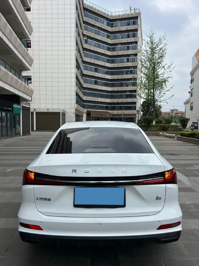 2023 Roewe i5 1.5L 129HP L4 5MT,autocango,china used car exporter,china ev exporter,chinese used car exporter,chinese used ev exporter