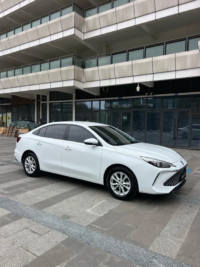2023 Roewe i5 1.5L 129HP L4 5MT,autocango,china used car exporter,china ev exporter,chinese used car exporter,chinese used ev exporter