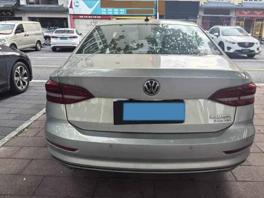 2018 Skoda Karoq 1.4T 150HP L4 7DCT,autocango,china used car exporter,china ev exporter,chinese used car exporter,chinese used ev exporter