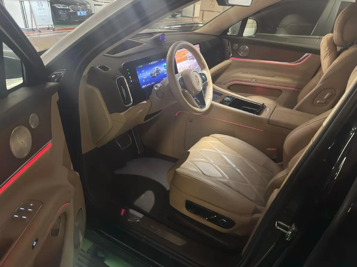 2025 AITO AITO M9 REEV 160HP REEV 52KWH,autocango,china used car exporter,china ev exporter,chinese used car exporter,chinese used ev exporter