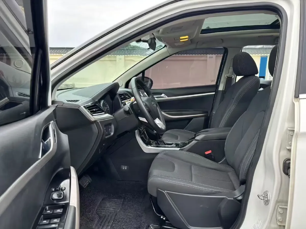2018 HaiMa S5 Young Edition 1.6L 122HP L4 CVT,autocango,china used car exporter,china ev exporter,chinese used car exporter,chinese used ev exporter
