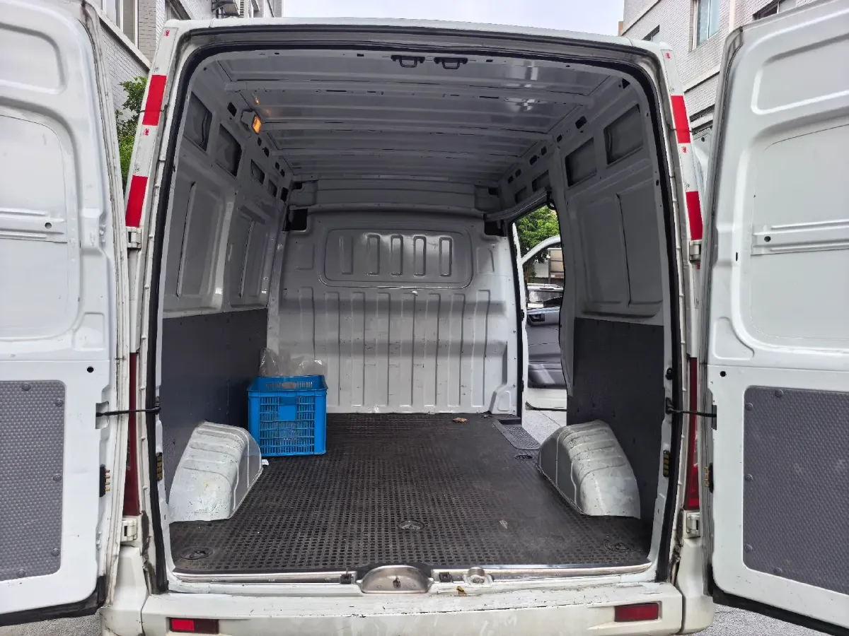 2021 MAXUS XinTu V80 2.0T 127HP L4 6MT,autocango,china used car exporter,china ev exporter,chinese used car exporter,chinese used ev exporter