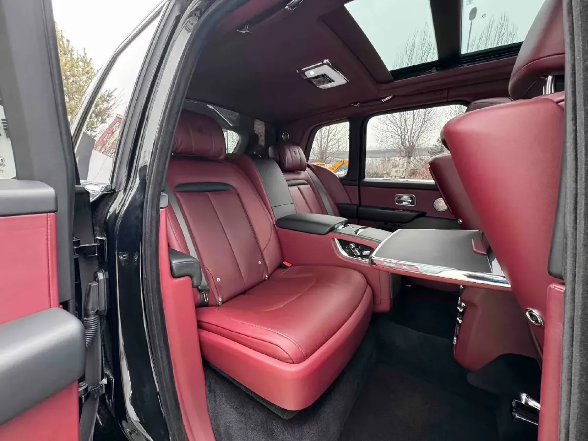 2018 Rolls-Royce Cullinan 6.7T 571HP V12 8AT,autocango,china used car exporter,china ev exporter,chinese used car exporter,chinese used ev exporter