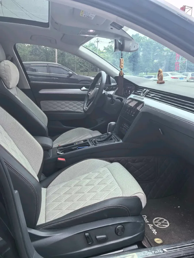 2023 Volkswagen Magotan 2.0T 186HP L4 7DCT,autocango,china used car exporter,china ev exporter,chinese used car exporter,chinese used ev exporter