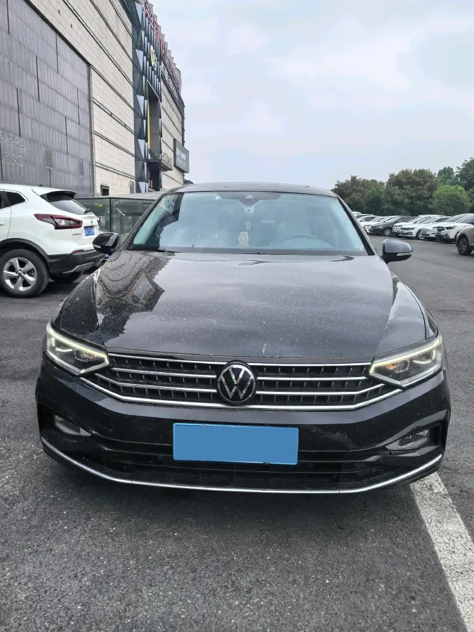 2023 Volkswagen Magotan 2.0T 186HP L4 7DCT,autocango,china used car exporter,china ev exporter,chinese used car exporter,chinese used ev exporter